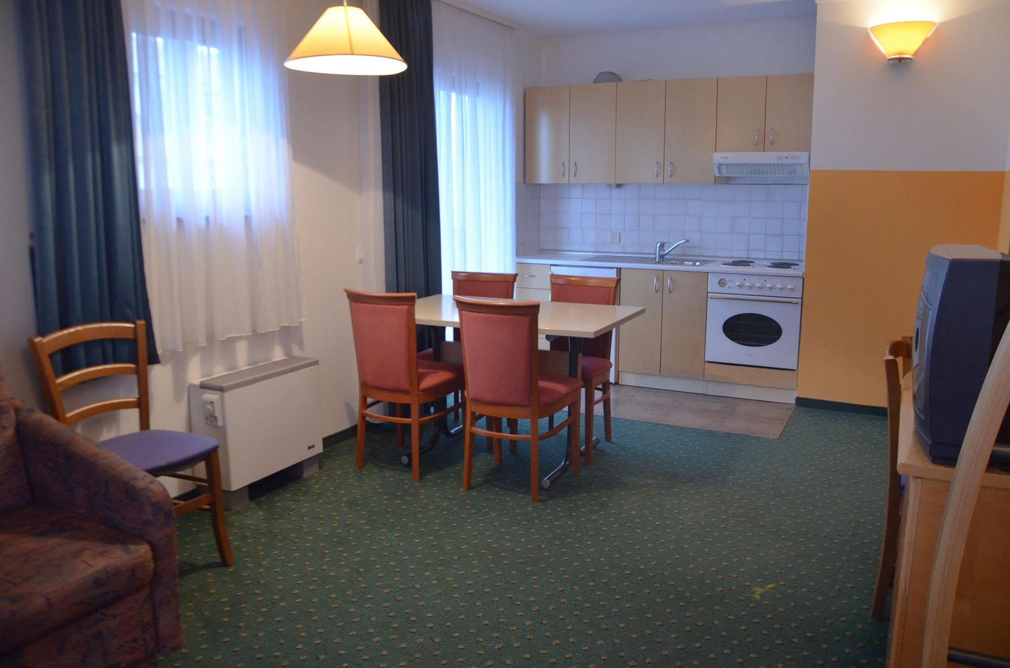 Garni Hotel Zvon Zreče Kültér fotó